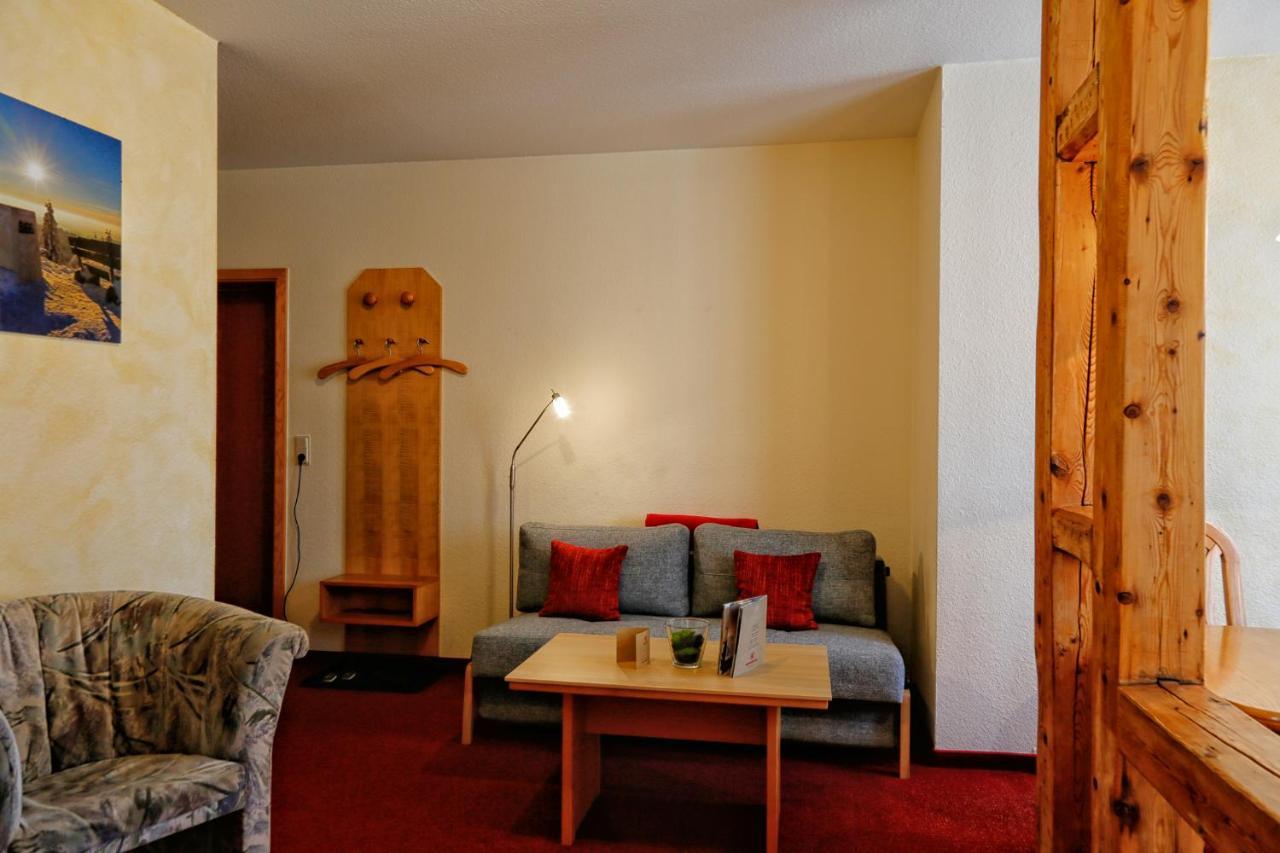 Konsum Gaestehaus Quisisana - Oberhof 奥伯霍夫 外观 照片