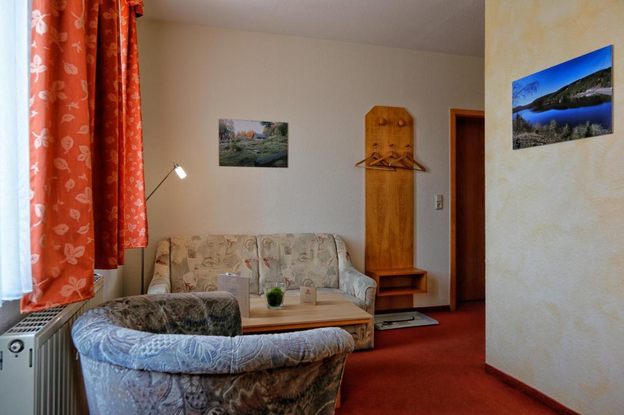 Konsum Gaestehaus Quisisana - Oberhof 奥伯霍夫 外观 照片
